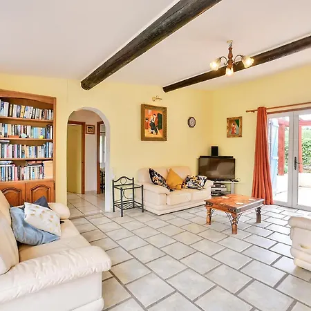 בית נופש Lovely In Aspiran